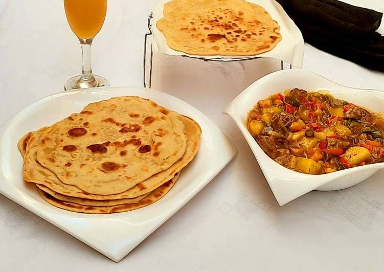 Garlic naan bread with Beef and veggies soup