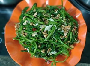 Hình của món Nộm rau muống.