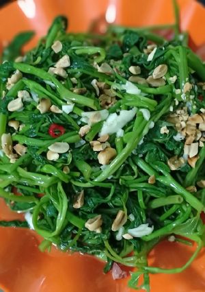 Hình của món Nộm rau muống.