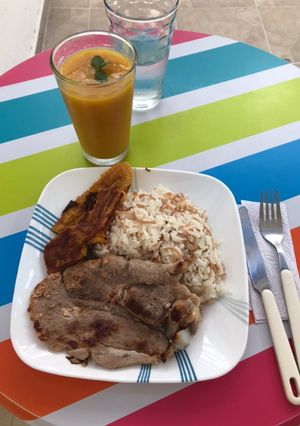 Una foto de Jugo de mango cocido con limón