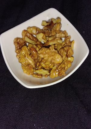 A picture of Caramelized Walnuts.
