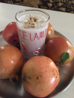 மாதுளை மில்க் ஷேக் 🍑🌳🍑🌳🍑🌳 (Maathulai milkshake recipe in tamil) செய்முறை முக்கிய புகைப்படம்