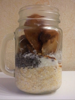 Una foto de Desayuno light para llevar de pera asada y avena saludable