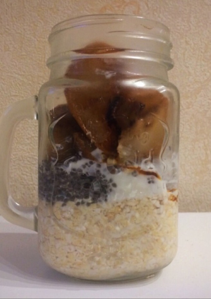 Una foto de Desayuno light para llevar de pera asada y avena saludable