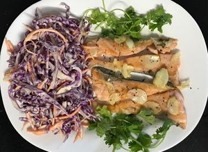 Hình của món Phi lê cá hồi áp chảo.