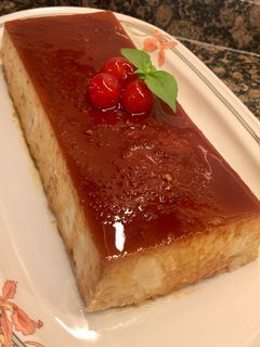 Una foto de Pudín de manzanas caramelizadas y pan
