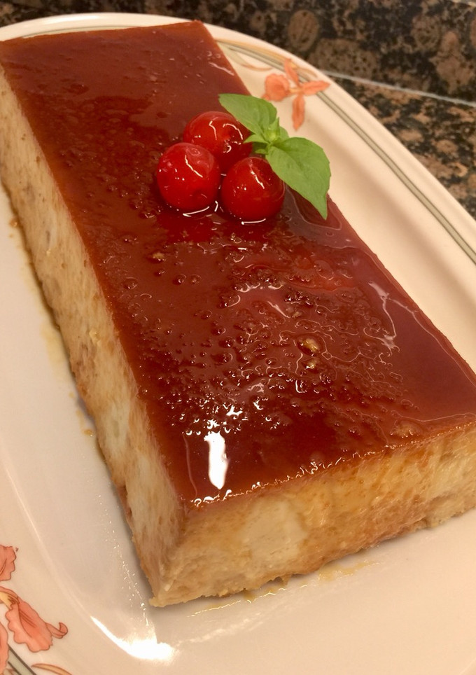Una foto de Pudín de manzanas caramelizadas y pan