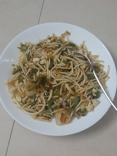 வெஜ் எக் நூடுல்ஸ் செய்முறை முக்கிய புகைப்படம்