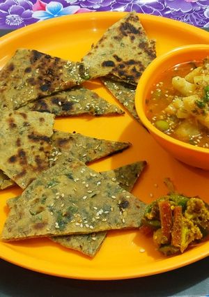 A picture of Methi & sesame ke parathe.