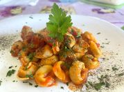 Una foto di cappelletti alla carne