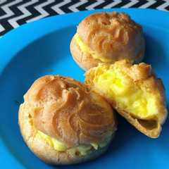A picture of Kue soes fla vanilla.