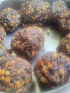 வெங்காய தாளிப்பு வடகம் (Vengaya Thalippu Vadagam Recipe in Tamil) செய்முறை முக்கிய புகைப்படம்