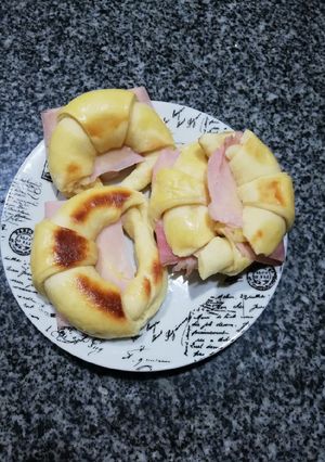 Una foto de Medialunas con Manteca FÁCIL 😋