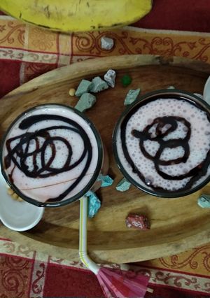 A picture of Soyabean banana strawberry milk shake.