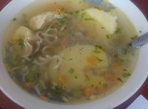Una foto de Caldito de pollo🌟😋✨