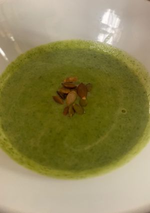 Una foto de Crema de zapallo y espinacas