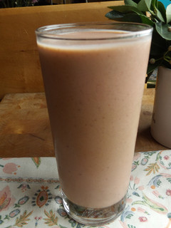 Una foto de Lassi de albaricoques y frutos rojos
