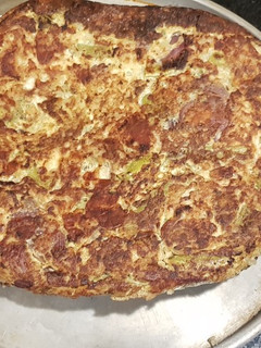 Una foto de Tortilla de porotos verdes y cebolla
