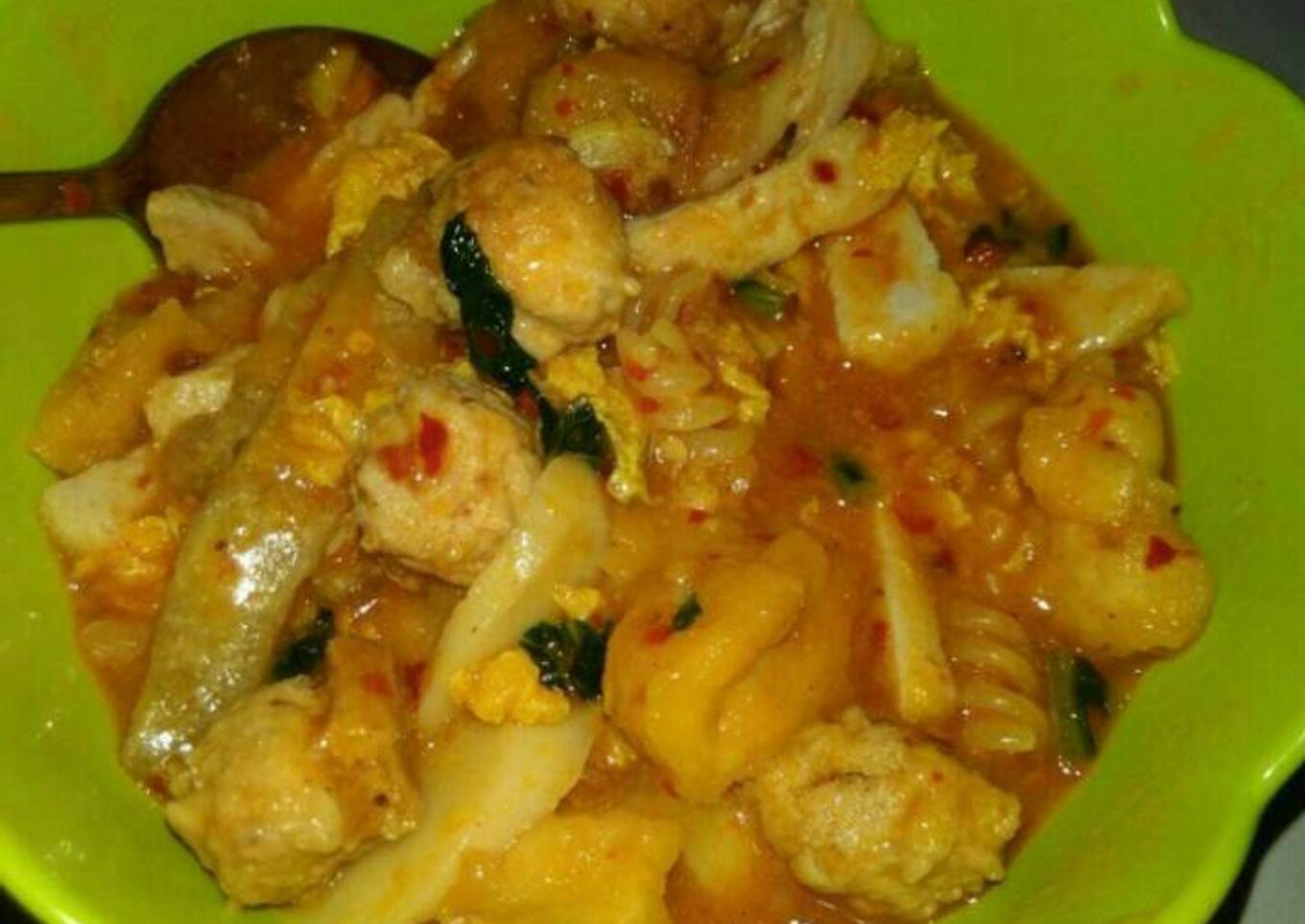 Seblak batagor siomay makaroni bakso terul sayur (seblak rame)