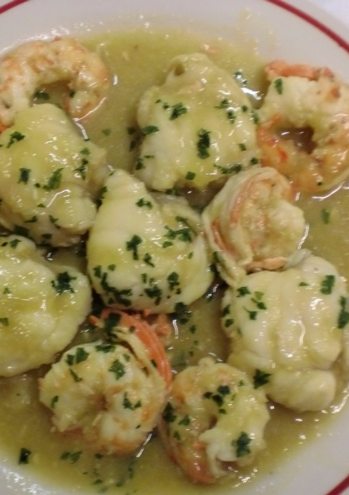 Una foto de Rape y langostinos al cava
