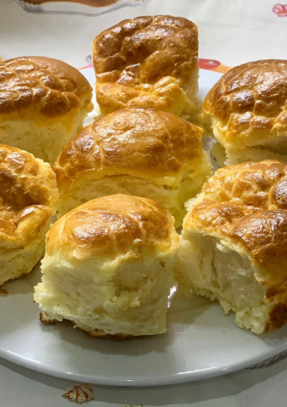 Una foto de Bollos de leche y queso