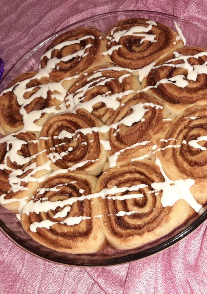 Una foto de Rollos de canela (cinnamon rolls)