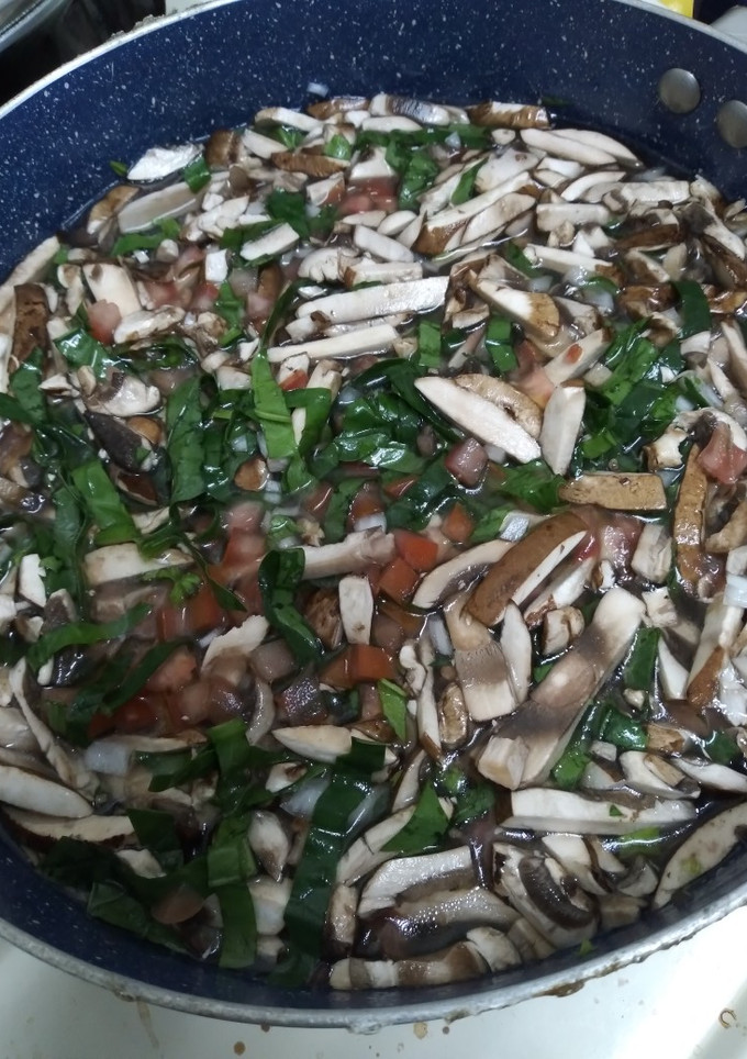Una foto de Sopa de espinaca y champiñones