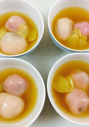 A picture of Vietnamese Ginger Rice Balls (Bánh trôi nước gừng).
