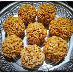 A picture of Murmura ladoo.