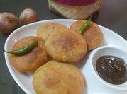A picture of gram flour onion kachori