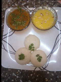 सूजी की इडली (Suji ki idli recipe in Hindi) रेसिपी मुख्य फोटो