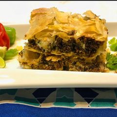 A picture of Mince beef filo squares.