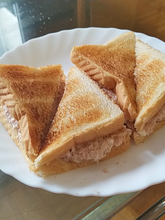 Una foto de Sándwiches de atún