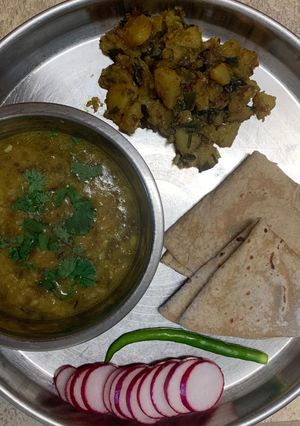 A picture of Lehsuni Moong Dal Recipe.