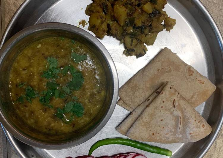 Step-by-Step Guide to Prepare Speedy Lehsuni Moong Dal Recipe