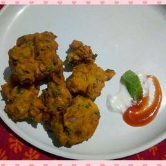 A picture of Mix Bhajiya.