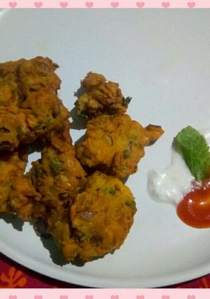 A picture of Mix Bhajiya.