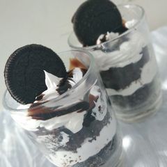 A picture of Oreo shots.