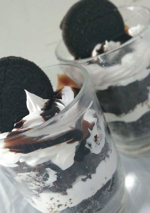 A picture of Oreo shots.