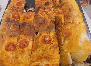 Una foto de Focaccia Pimentón albahaca
