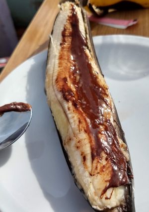 Una foto de Banana con chocolate a la parrilla