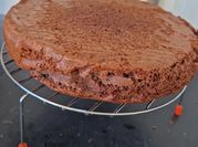 Una foto de aceite de cocoa