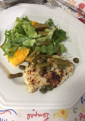 Foto de Tilápia na chapa com alcaparras e vagem