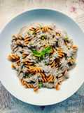 Fusilli con crema di olive leccino, pomodorini secchi e ricotta