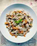 Fusilli con crema di olive leccino, pomodorini secchi e ricotta