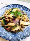 หมูผัดเห็ดใบโหระพา