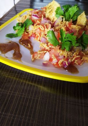 भुजिया चाट (gujiya chaat recipe in Hindi) रेसिपी मुख्य फोटो