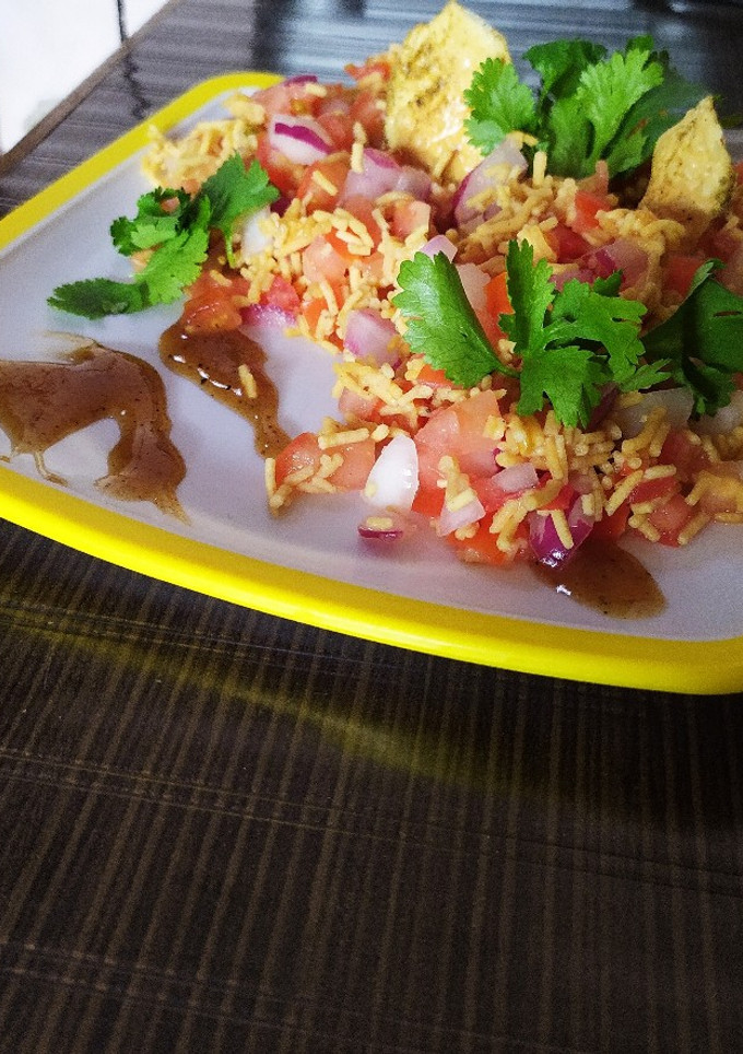 भुजिया चाट (gujiya chaat recipe in Hindi) रेसिपी मुख्य फोटो