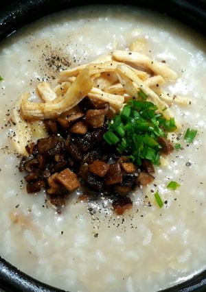 Hình của món Cháo gà hạt sen.
