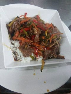 Una foto de Salteado de secreto ibérico al teriyaki